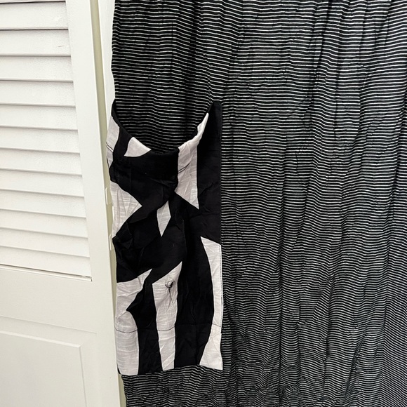 Alembika Shortwave Crinkle Pencil Skirt, Size 2 (US 8-10) NWT - Picture 3 of 9